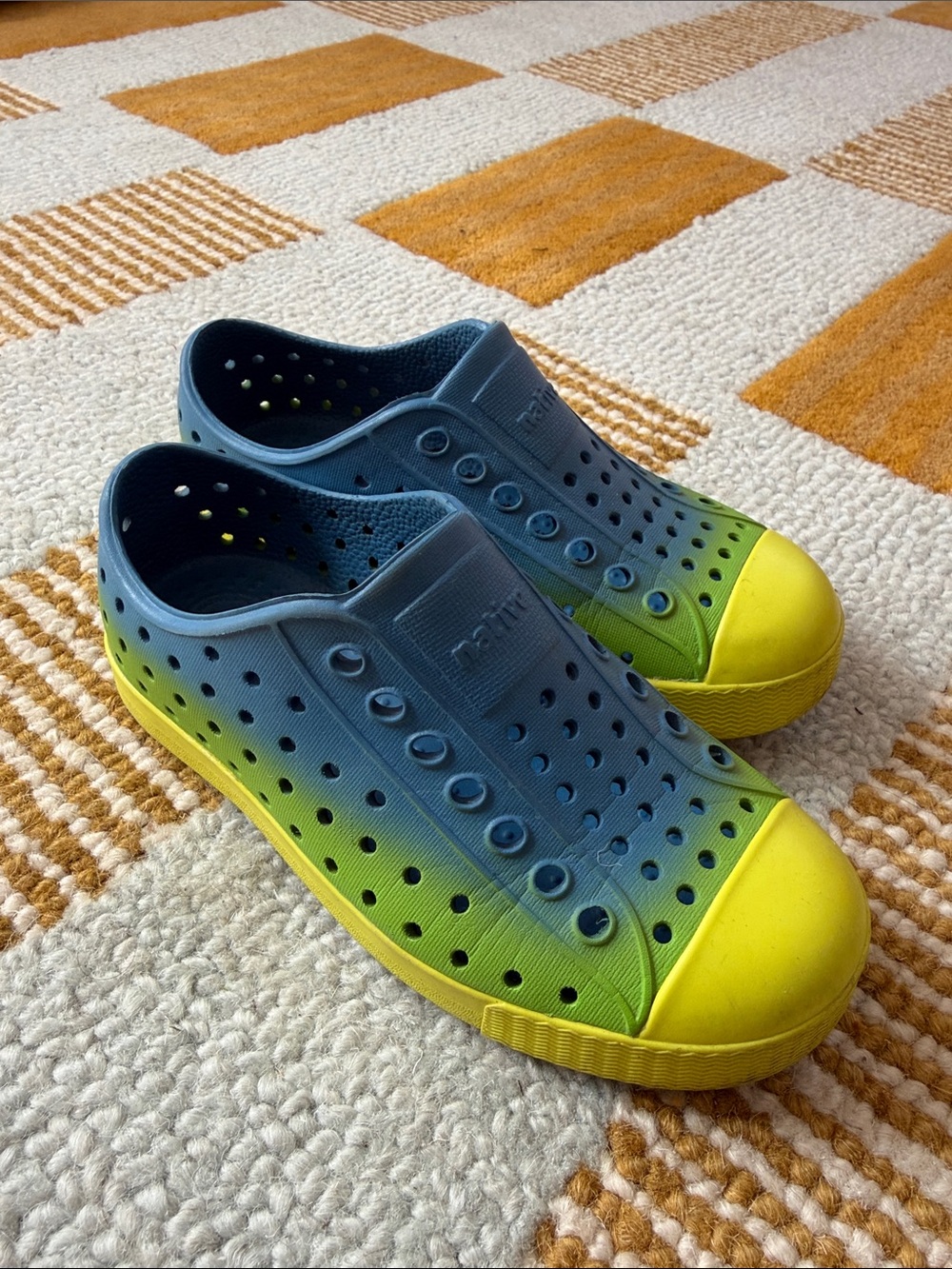 Native Jefferson Sugarlite Blue & Pickle Green Slip on Shoes size kids 10